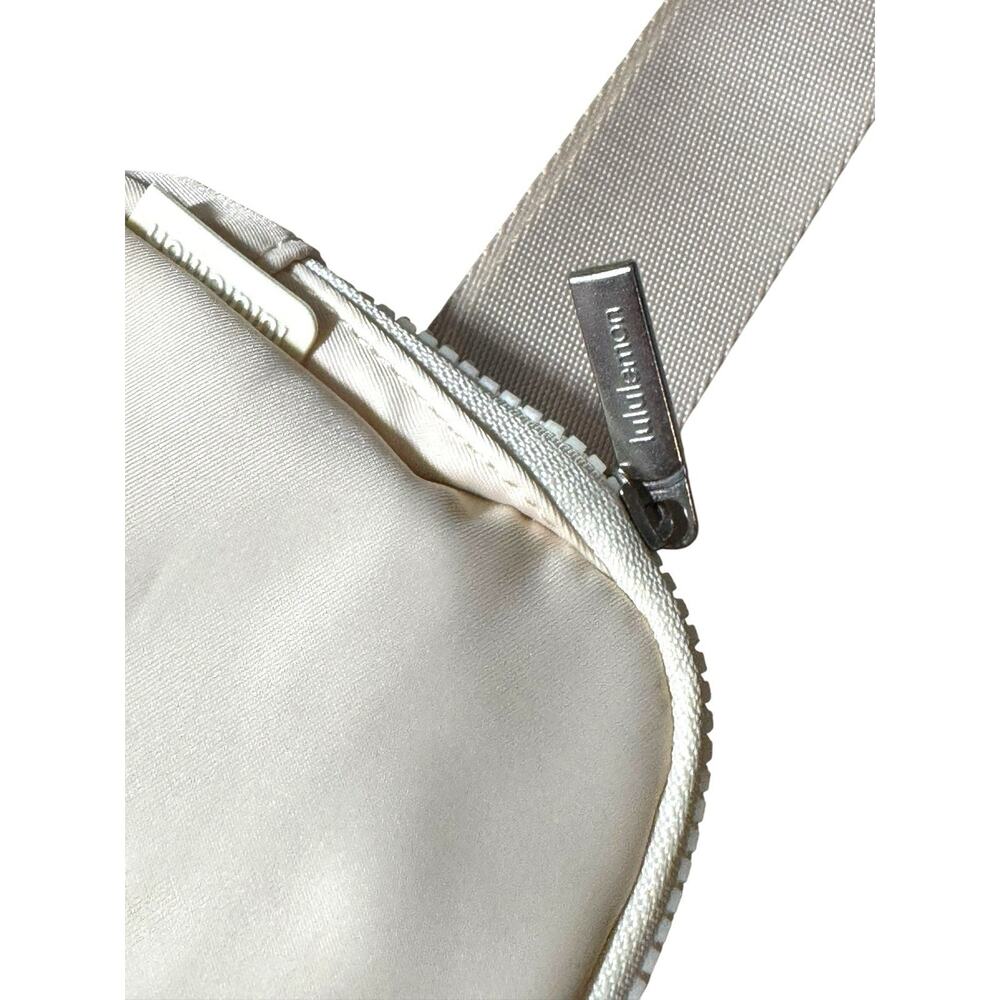 Lululemon Everywhere Belt Bag 1L White Opal - Picture 15 of 16